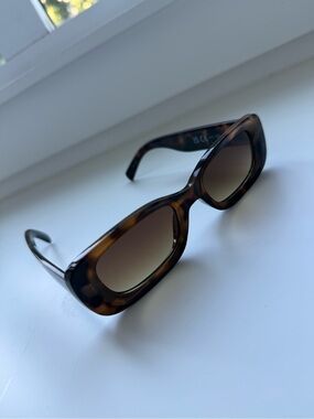 Rectangular Tortoiseshell Sunglasses with Brown Gradient Lenses